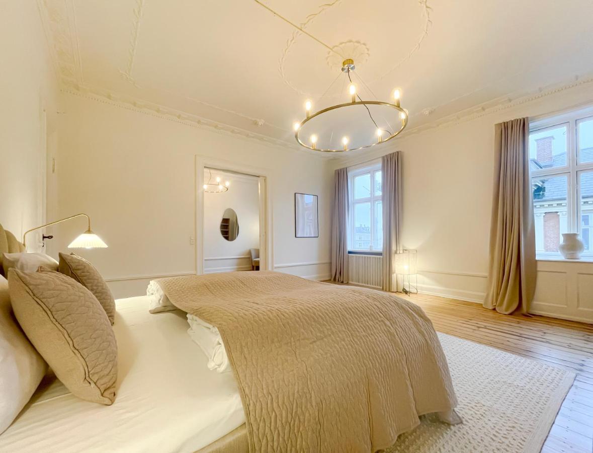 Large & Modern 4 Bedroom København