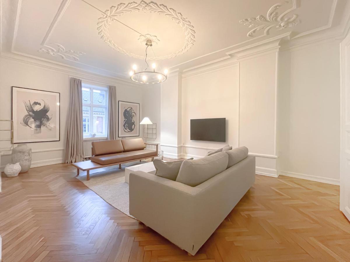 Large & Modern 4 Bedroom København